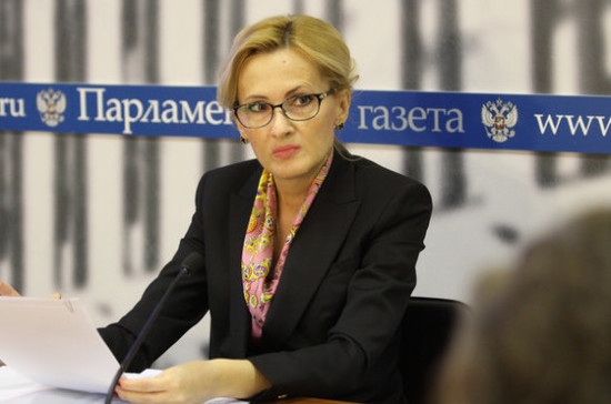 Яровая призвала обратить внимание на преамбулу Конституции РФ при составлении клятвы гражданина