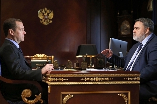 Медведев: цифровизация экономики требует корректировки законов