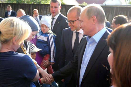 Президент РФ попросил Бречалова помочь инвалидам в ситуации с бараками