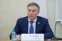 Сенатор Варфоломеев: запрет на курение у подъезда не ужесточит, а упорядочит закон для курильщиков