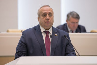 Сенатор призвал Азербайджан и Армению проявлять сдержанность в Карабахе
