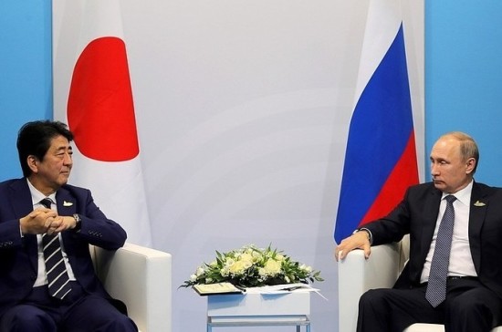Путин и Абэ договорились о запуске чартеров между Курилами и Японией с сентября