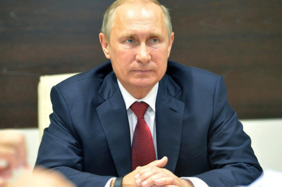 Путин поручил кабмину создать механизм санации страховых компаний