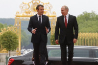 Макрон подчеркнул важность работы России и Франции