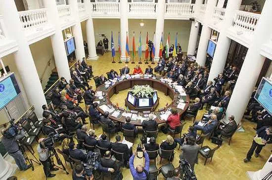 Парламентарии СНГ и Европы у разделительных линий