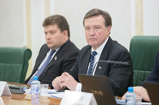 В 2018 году сенаторы и Минфин РФ планируют нововведения на табачном и топливном рынках