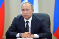 Путин поручил обеспечить льготников бесплатными лекарствами