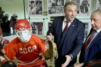 Владислав Третьяк: вратарская экипировка в те годы была, конечно, не в пример нынешней, а все-таки и в ней удавалось шайбы канадцев останавливать!