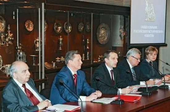 У страны не может быть много разных историй