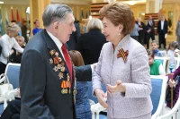 Майские праздники - особые для палаты регионов. Законодатель Владимир Долгих - один из тех, кто лично воевал с фашистской Германией. 4 мая он стал едва ли не главным героем концерта в честь ветеранов Великой Отечественной войны. Первой, кто поздравил коллегу с Днём Победы, стала вице-спикер Галина Карелова