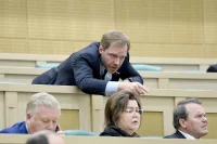 Андрей Кутепов совершил в эту сессию важный шаг по ступеням парламентской иерархии: из замруководителя Аппарата палаты он перешёл в сенаторы. Но вникать в нюансы работы ему всё равно пришлось