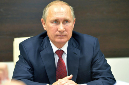Путин поручил разрешить студентам вести кружки в школах