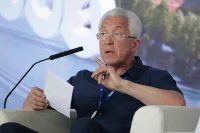 Вице-спикер Государственной Думы Владимир Васильев выступает перед участниками форума «Территория смыслов» на площадке дискуссии «Счастье: новый KPI?»