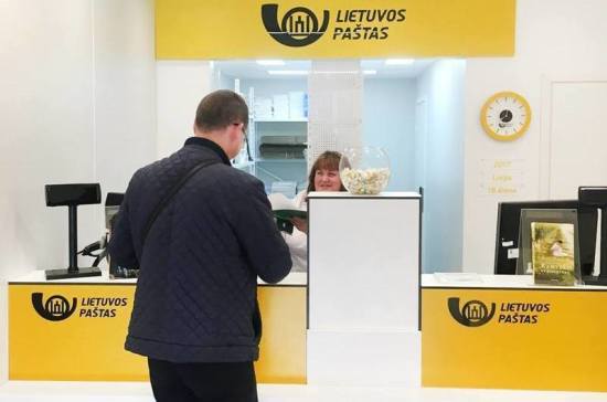 Главу литовской почты уволили из-за нигерийцев, отмывавших деньги