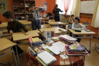 Директор школы в Калмыкии отстранён от должности после скандала с закупкой родителями школьных парт