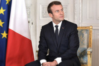 Французы отказались оплачивать расходы жены президента Макрона
