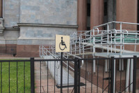Инвалидам обеспечат доступ к избирательным участкам