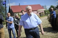Сергей Миронов приехал в хозяйство «Никольский сырный дворик» для того, чтобы узнать о проблемах фермеров и подумать над их решением
