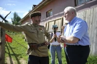 Казак Алексей Орешков пригласил Сергея Миронова приезжать на ферму чтобы заниматься казачьей джигитовкой