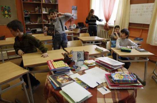 Медведев поручил властям Пензенской области контролировать состояние школ 