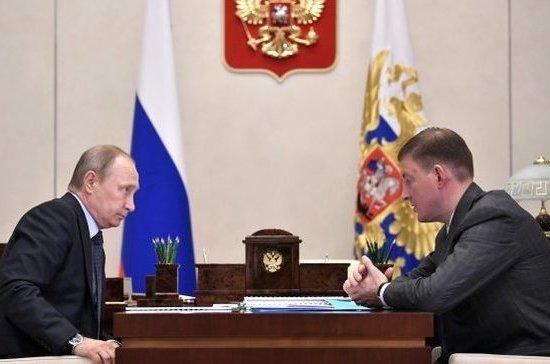 Путин поручил разобраться с аварийным жильём и долгами по зарплате в Псковской области 