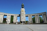 Россия потребовала от ФРГ отреагировать на осквернение мемориала павшим советским воинам