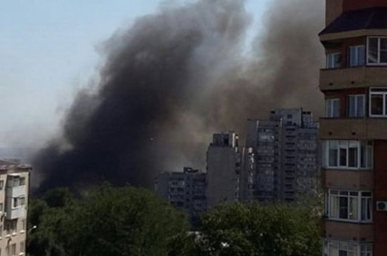 В Ростове-на Дону горят дома в частном секторе на площади 6 тысяч квадратных метров