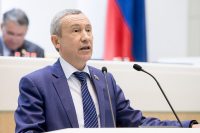 Сенатор Климов допустил зеркальные меры в ответ на решение посольства США по выдаче виз в России