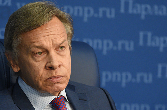 Пушков ответил на слова Волкера об «изоляции» России