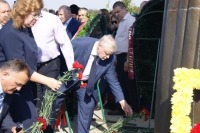 Вице-спикер Госдумы Епифанова почтила память жертв теракта в Беслане