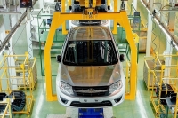 Медведев утвердил меры по поддержке экспорта в автопроме и машиностроении