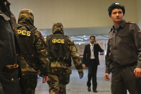 Сотрудники ФСБ изъяли в Мурманске ампулы с боевым веществом