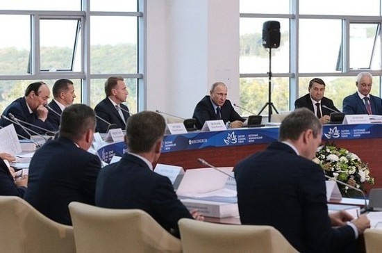 Путин пообещал наказывать чиновников за невнимание к проблемам Дальнего Востока