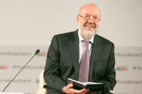 Автор «Серебряного века права» готовится отвечать на вопросы из зала