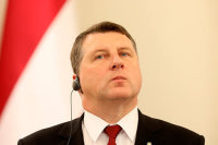Президент Латвии призвал автоматически давать гражданство детям неграждан