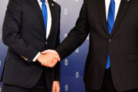 Россия и Япония подписали 50 соглашений и меморандумов в рамках ВЭФ