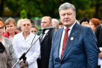 Порошенко заявил, что на Украине усилился спрос на коммунистическую идеологию