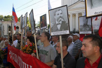 Крымчане вышли на «Бессмертный бастион» с портретами героев обороны Севастополя
