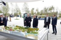 Путин в День города Москвы открыл парк «Зарядье» и пообщался с волонтёрами