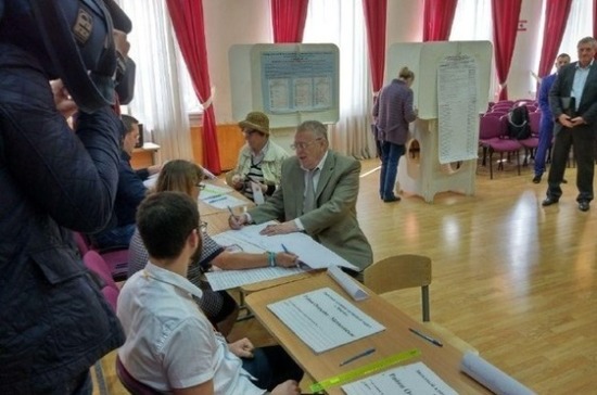 Жириновский проголосовал на муниципальных выборах