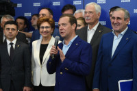 Доверие избирателей «единороссы» оправдают ежедневной работой, заявил Медведев