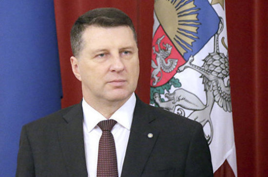 Президент Латвии предложил автоматически давать гражданство детям неграждан 