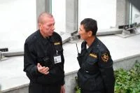 Охрана пытается остановить варварство посетителей, но безуспешно – уследить за всеми не помогают даже видеокамеры