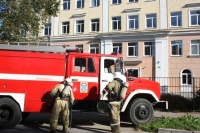 Эвакуация людей проводится в гостиницах и торговых центрах Великого Новгорода из-за сообщений о минировании