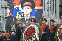 Создание монумента, автором которого является народный художник России Салават Щербаков, поддержало Российское военно-историческое общество (РВИО), Московская городская Дума и корпорация «Ростех».