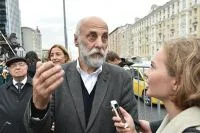 Автор монумента - народный художник России Салават Щербаков.