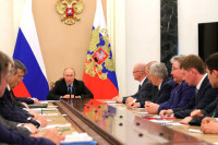 Путин призвал губернаторов избегать несбалансированных расходов 