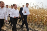 Медведев пошутил в Адыгее о вывозивших чернозём немцах