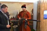 Тульский Кремль — одна из самых древних крепостей России. Сфотографироваться с «охранявшим его стены» стрельцом в Совете Федерации мог любой желающий.