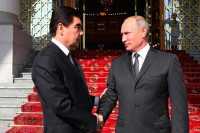 Путин вручил президенту Туркмении орден Александра Невского